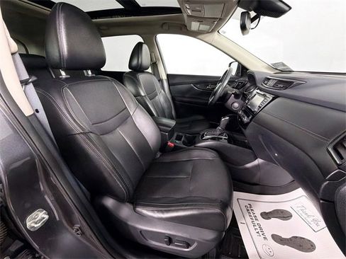 Used 2017 Nissan Rogue SL image 25