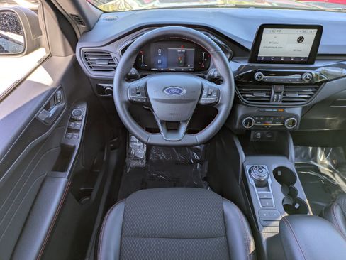 Used 2025 Ford Escape ST-Line image 17