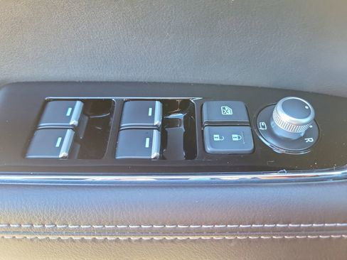 Certified 2025 MAZDA CX-5 Signature image 23