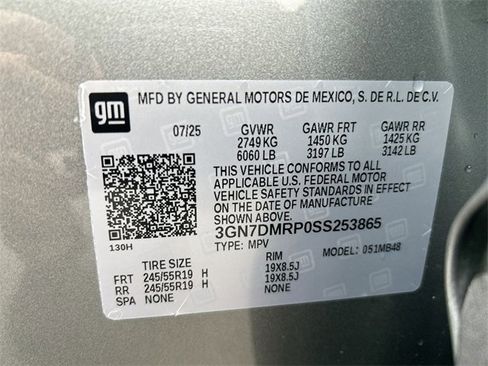 Used 2025 Chevrolet Equinox EV LT w/ Comfort Package image 32