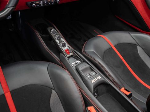 Certified 2022 Ferrari F8 Tributo RWD image 18