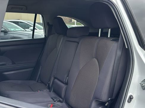 Used 2023 Toyota Highlander L image 27