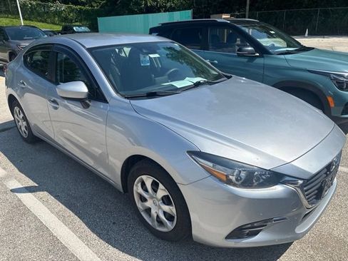 Used 2018 MAZDA MAZDA3 Sport FWD image 2