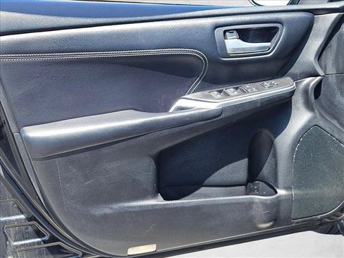 Used 2017 Toyota Camry XLE w/ Moonroof Package FWD image 10