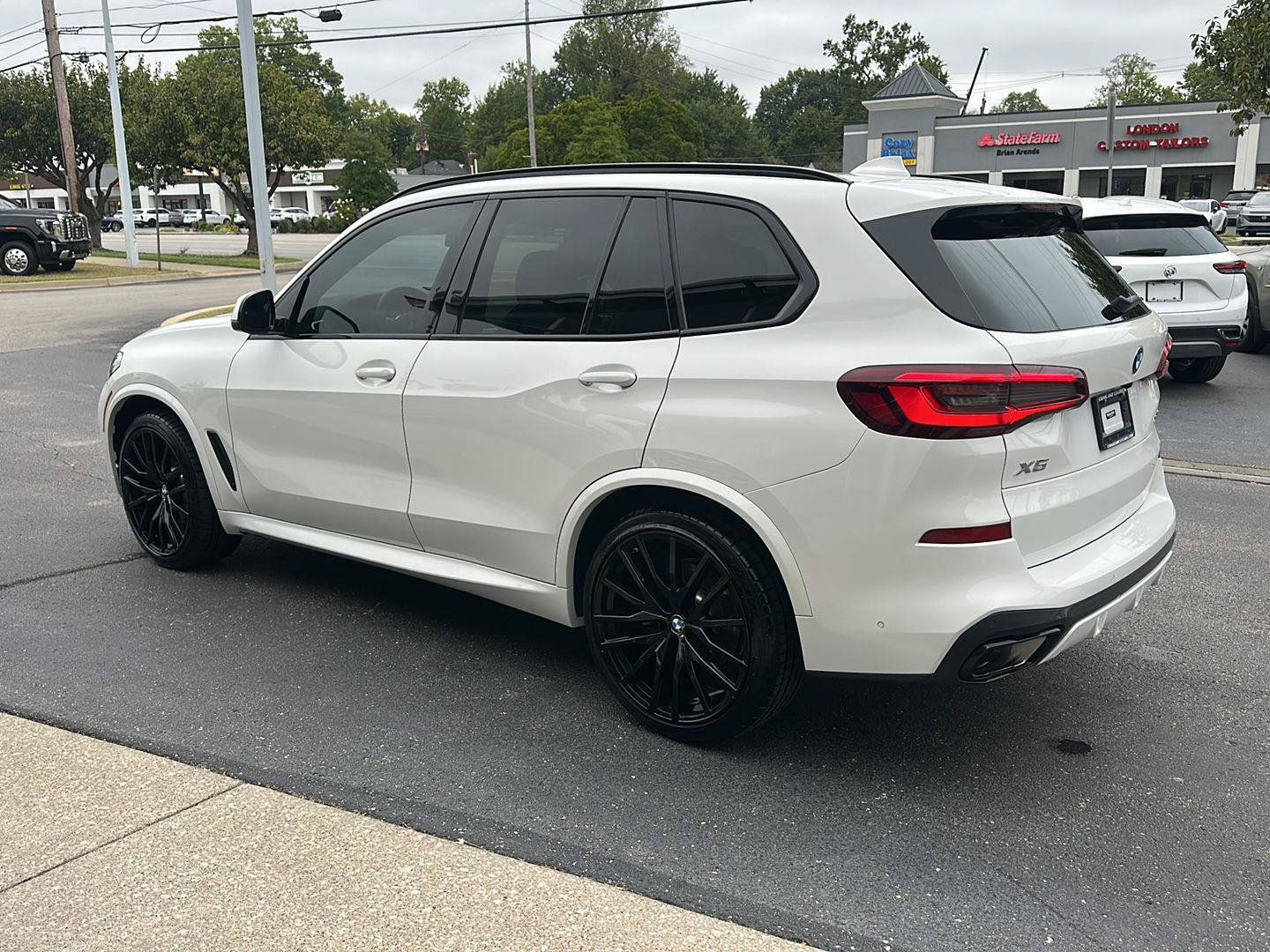 Used 2023 BMW X5 xDrive40i w/ M Sport Package AWD/4WD image 6