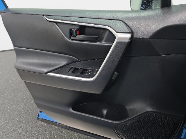 Used 2019 Toyota RAV4 LE w/ All Weather Liner Package AWD/4WD image 25