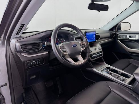 Used 2023 Ford Explorer XLT w/ Equipment Group 202A AWD/4WD image 9