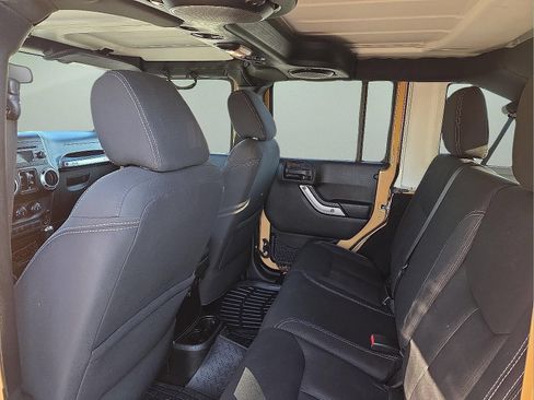 Used 2014 Jeep Wrangler Unlimited Sahara AWD/4WD image 10