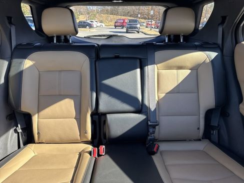 Used 2023 Chevrolet Equinox Premier image 32