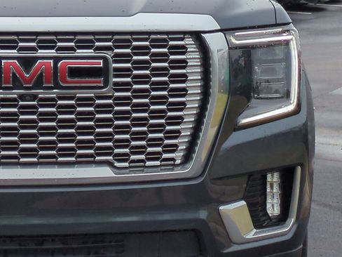 Used 2021 GMC Yukon Denali w/ Denali Premium Package AWD/4WD image 6