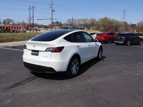 Used 2020 Tesla Model Y Long Range image 10