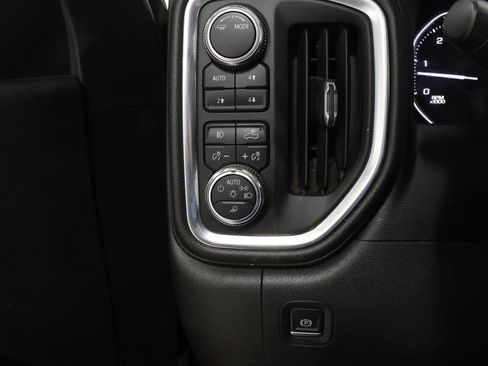 Used 2022 GMC Sierra 2500 AT4 w/ AT4 Preferred Package AWD/4WD image 19