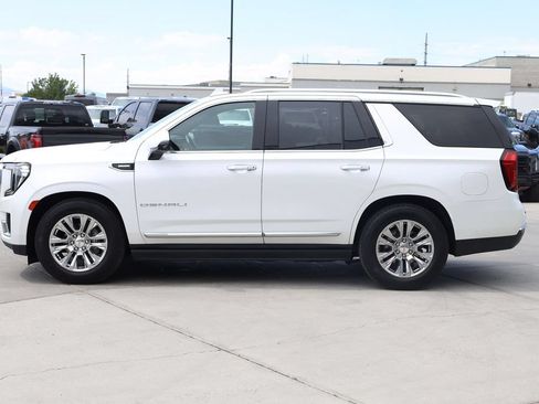 Used 2022 GMC Yukon Denali w/ Denali Ultimate Package AWD/4WD image 3