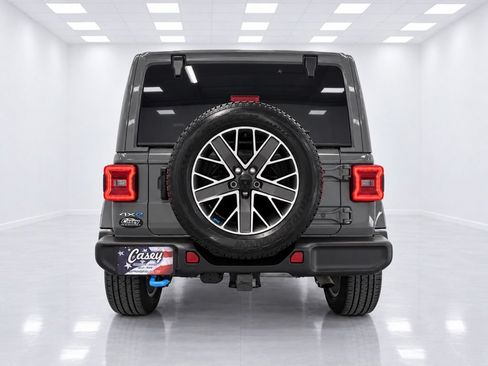 Used 2023 Jeep Wrangler Unlimited Sahara w/ Cold Weather Group AWD/4WD image 12