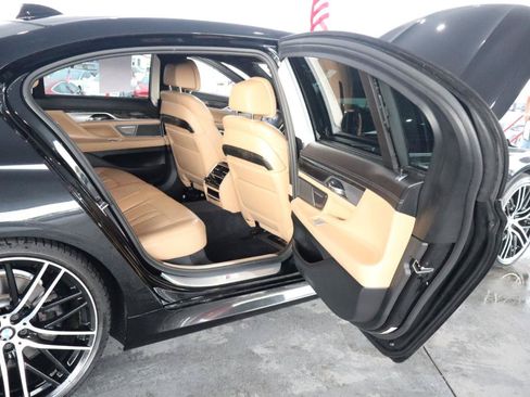 Used 2017 BMW 740i RWD image 38