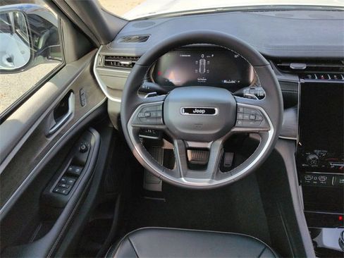 New 2025 Jeep Grand Cherokee Limited w/ Black Appearance Package image 15