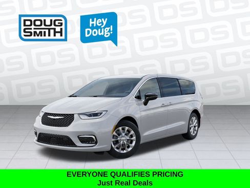 New 2026 Chrysler Pacifica Select AWD/4WD image 1