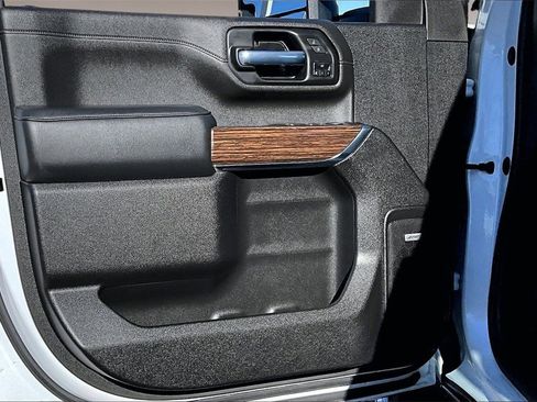 Used 2023 Chevrolet Silverado 3500 High Country w/ Z71 Off-Road Package image 18