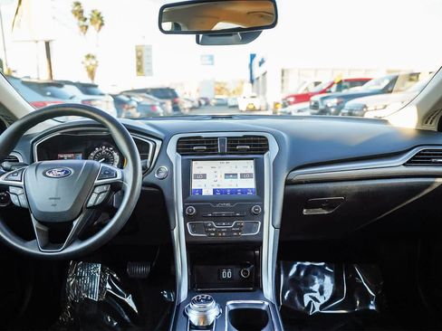 Used 2020 Ford Fusion SE image 12