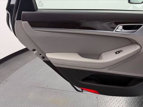 Used 2018 Genesis G80 3.8 RWD image 16