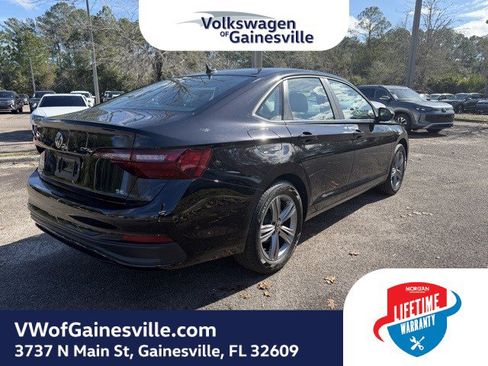 Used 2024 Volkswagen Jetta SE image 6