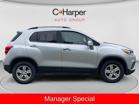 Used 2019 Chevrolet Trax LT w/ LT Convenience Package AWD/4WD image 2