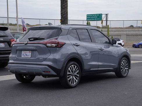 Used 2023 Nissan Kicks SR w/ SR Premium Package FWD image 4