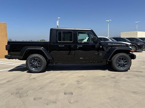 New 2026 Jeep Gladiator Sport AWD/4WD image 2