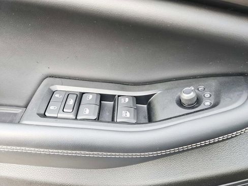 Used 2023 Jeep Grand Cherokee Laredo w/ Luxury Tech Group I image 32