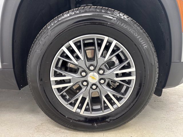 Used 2026 Chevrolet Traverse LT FWD image 32