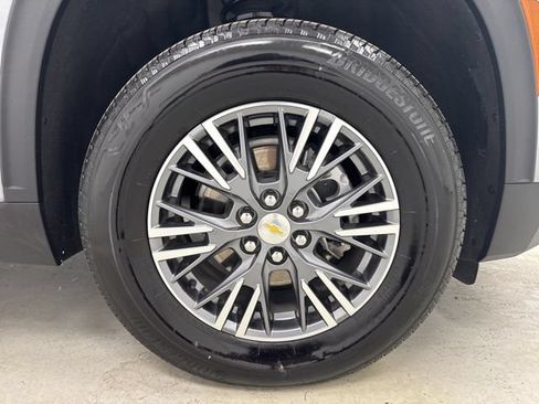 Used 2026 Chevrolet Traverse LT FWD image 32