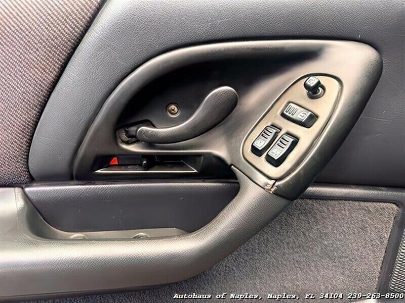 Used 1995 Chevrolet Camaro Z28 RWD image 12