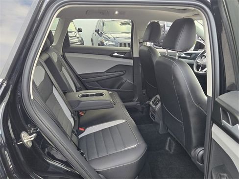 Certified 2022 Volkswagen Taos SEL w/ Panoramic Sunroof Package image 15