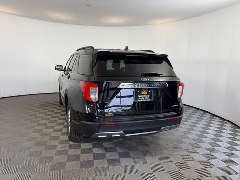 Used 2022 Ford Explorer XLT w/ Equipment Group 202A image 9