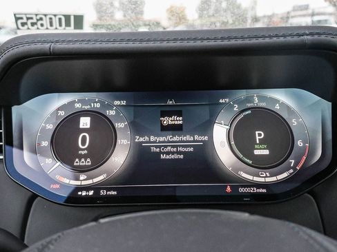 New 2025 Land Rover Range Rover SE image 30