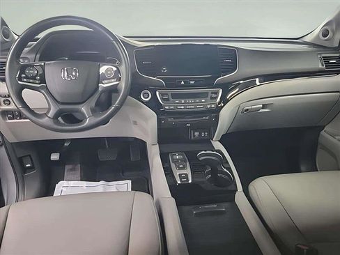 Used 2022 Honda Pilot Touring image 11