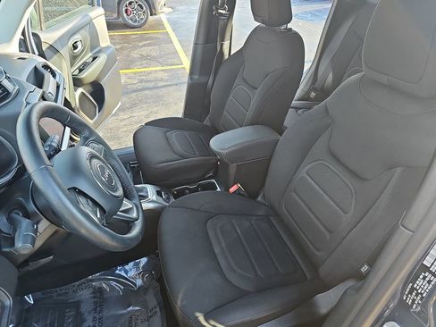 Used 2022 Jeep Renegade Latitude w/ Convenience Group image 14