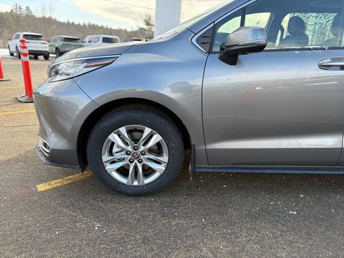 New 2026 Toyota Sienna Limited image 2