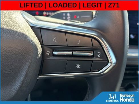 Used 2025 Chevrolet Suburban Z71 AWD/4WD image 12
