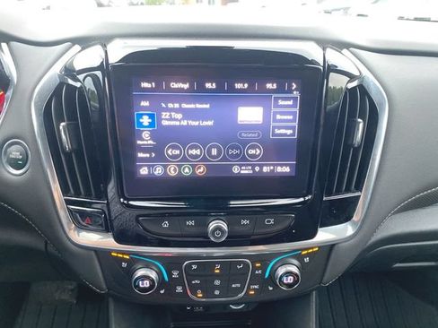 Used 2023 Chevrolet Traverse Premier FWD image 13