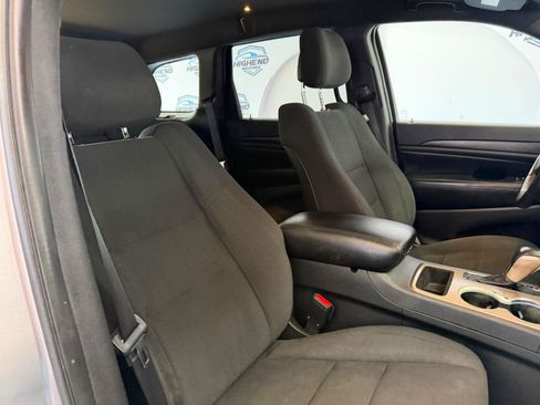 Used 2016 Jeep Grand Cherokee Laredo RWD image 25