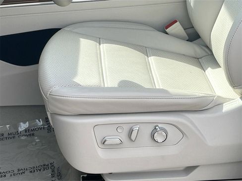 New 2025 Cadillac Escalade Sport Platinum w/ LPO, ONYX Package image 19