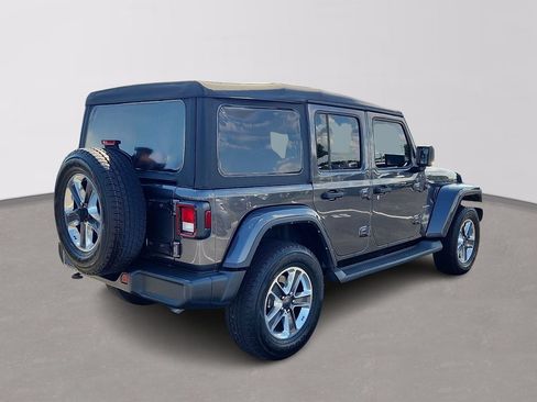 Used 2022 Jeep Wrangler Unlimited Sahara w/ Cold Weather Group AWD/4WD image 4