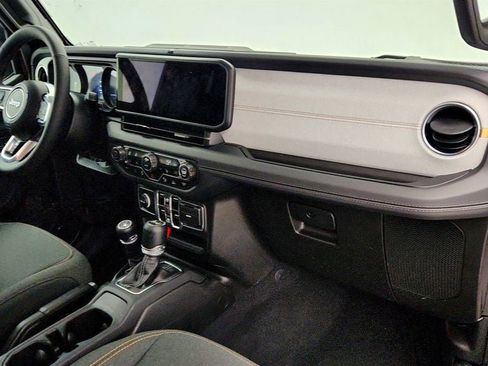 Used 2025 Jeep Wrangler Unlimited Sahara w/ Safety Group image 23