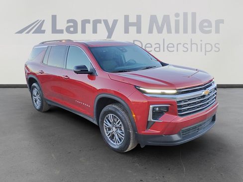 Used 2024 Chevrolet Traverse LT w/ Trailering Package image 7