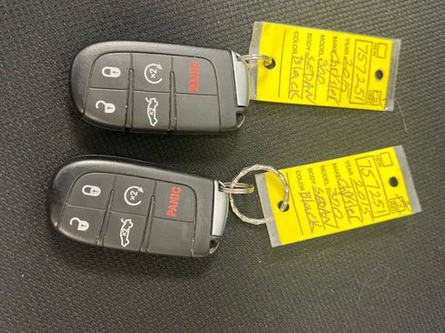 Used 2015 Chrysler 300 Limited w/ 300 Premium Group image 39