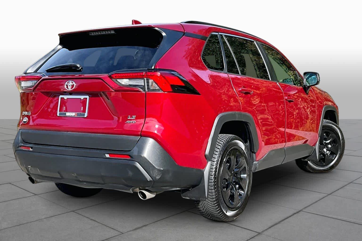 Used 2021 Toyota RAV4 LE AWD/4WD image 13