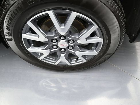 Used 2023 GMC Acadia SLT AWD/4WD image 21