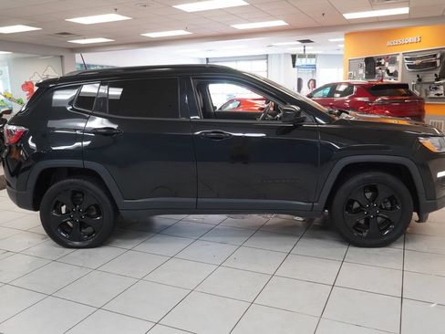 Used 2018 Jeep Compass Latitude w/ Popular Equipment Group AWD/4WD image 12