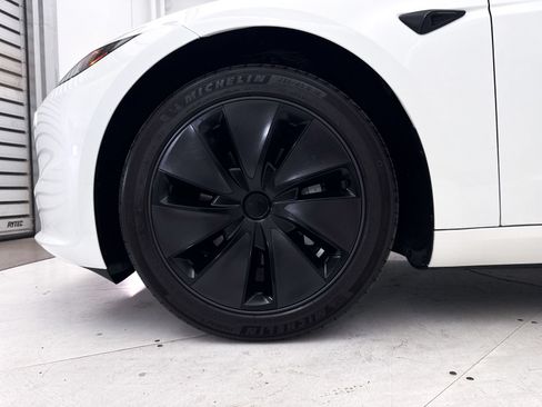 Used 2025 Tesla Model 3 Long Range RWD image 15